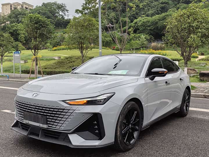 Changan UNI-V 2022 1.5T ZunGui Edition