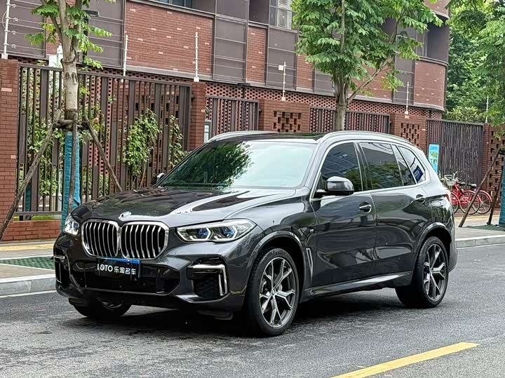 2022 BMW X5 2022 xDrive 40Li M Sports Package