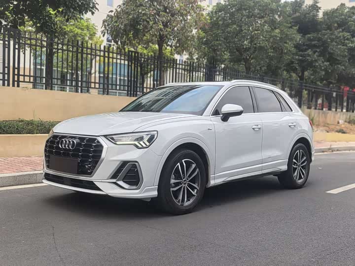 2022 Audi Q3 2022 35 TFSI aggressive and dynamic