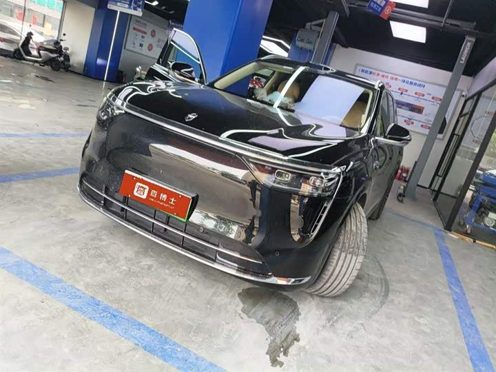 Wenjie M8 2025 extended range Ultra version 53.4kWh 6-seater version (192-line lidar)