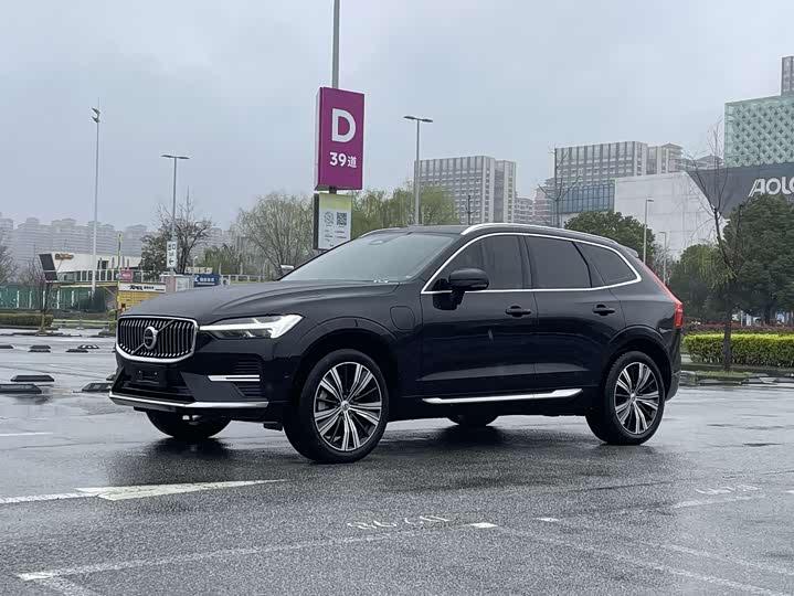 Volvo XC60 plug-in hybrid + 2022 model + T8 + plug-in hybrid + four-wheel drive Zhiyuan luxury version