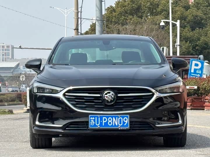 LaCrosse 2022 652T luxury model
