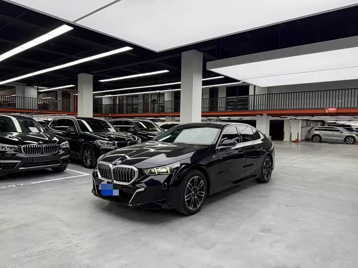 2024 BMW 5 Series 2024 530Li Leading M Sports Package