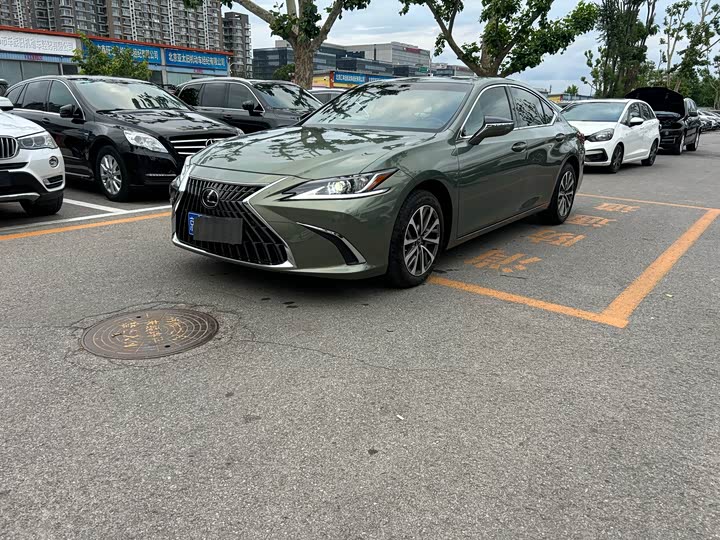 Lexus ES 2023 200 Deluxe Edition
