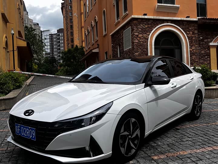 2022 Elantra 2022 1.5L CVT LUX Premium Edition