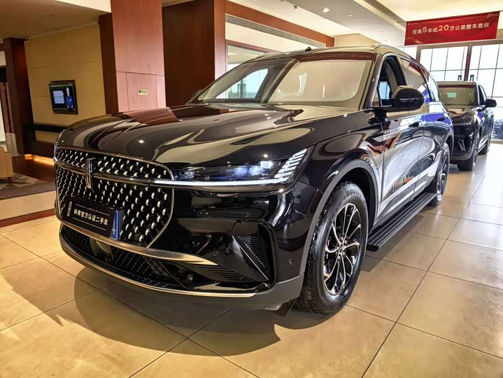 Nautilus 2023 2.0T AWD Premiere