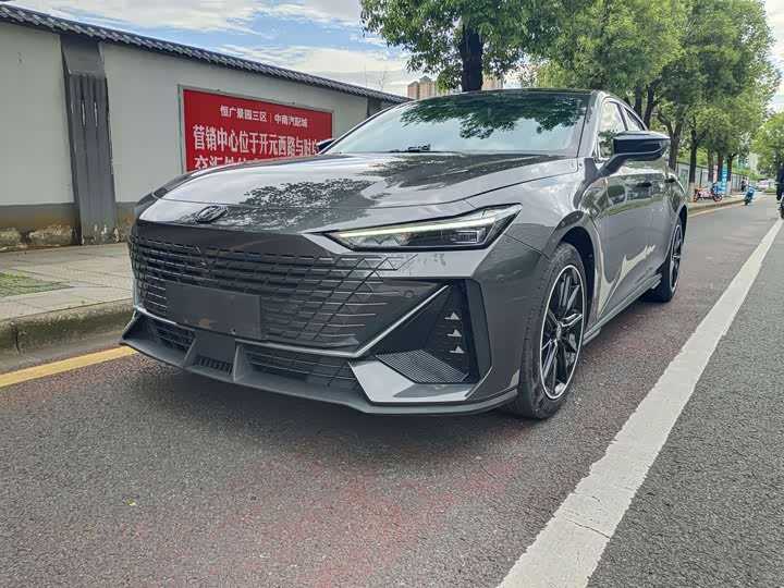Changan UNI-V 2022 1.5T ZunGui Edition