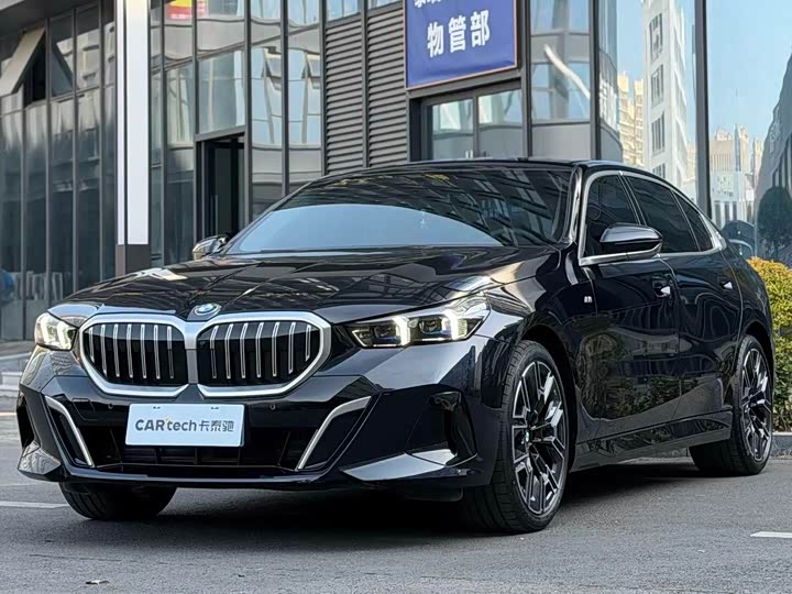 BMW 5 Series 2025 530Li Exclusive M Sports Package