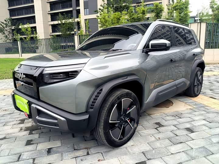Titan 3 2025 501KM AWD Ultra Edition