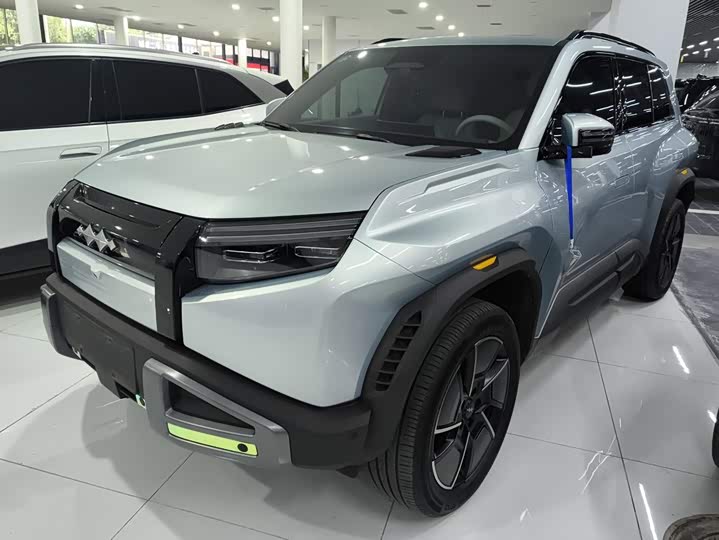 Titan 3 2025 Model 501KM AWD Max