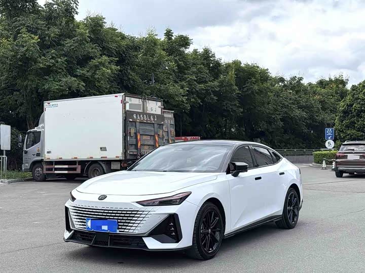 Changan UNI-V 2024 1.5T high-energy version