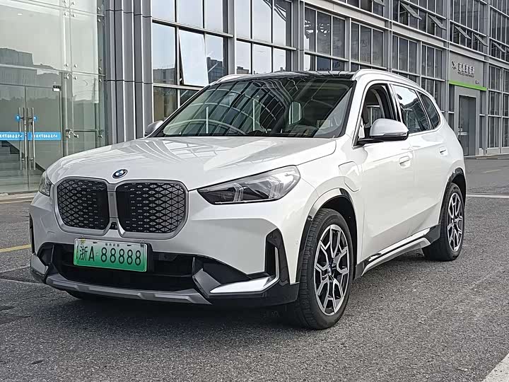 2023 BMW iX1 2023 xDrive30L X Design Package