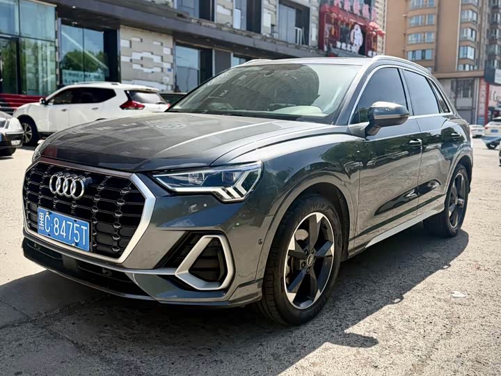 Audi Q3 2022 35 TFSI Fashionable and Dynamic