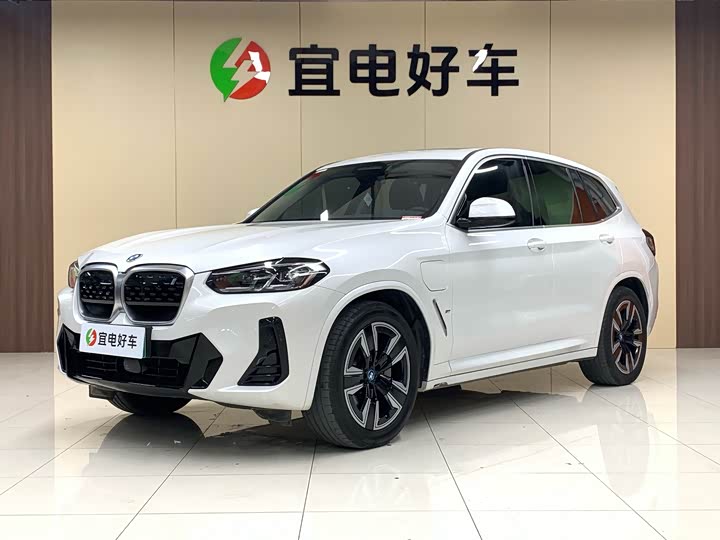 BMW iX3 2023 leading model