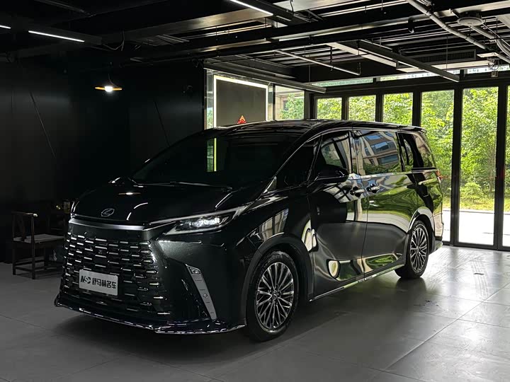 Lexus LM 2025 500h Four-Seater Imperial Edition