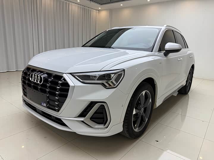 Audi Q3 2022 35 TFSI Fashionable and Dynamic