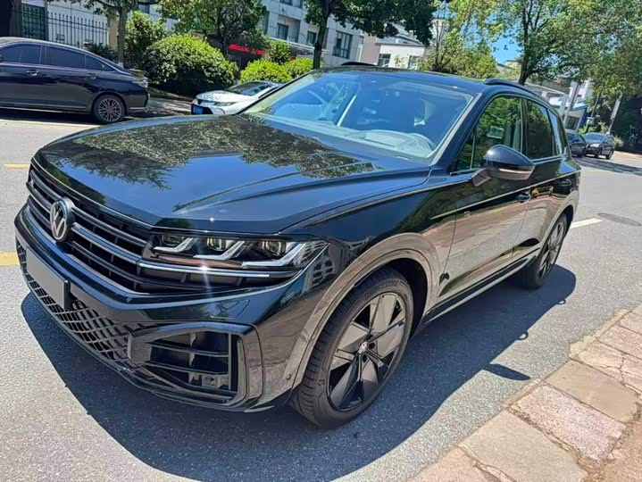 Touareg 2026 3.0 TSI Sharp Edition Black Style R-Line Package