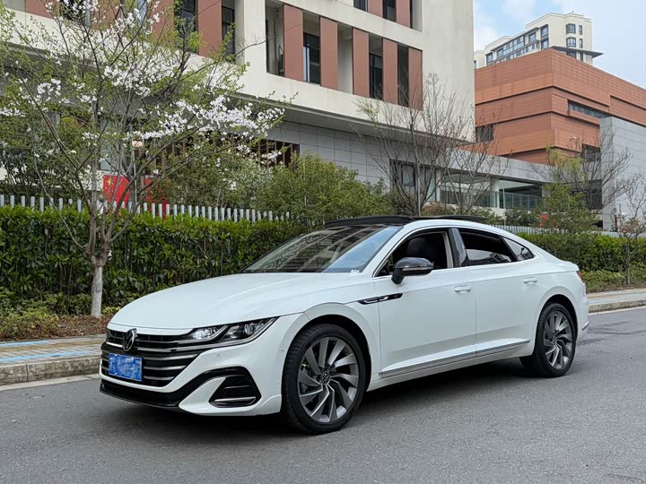 FAW-Volkswagen CC 2023 380TSI eye-catching version