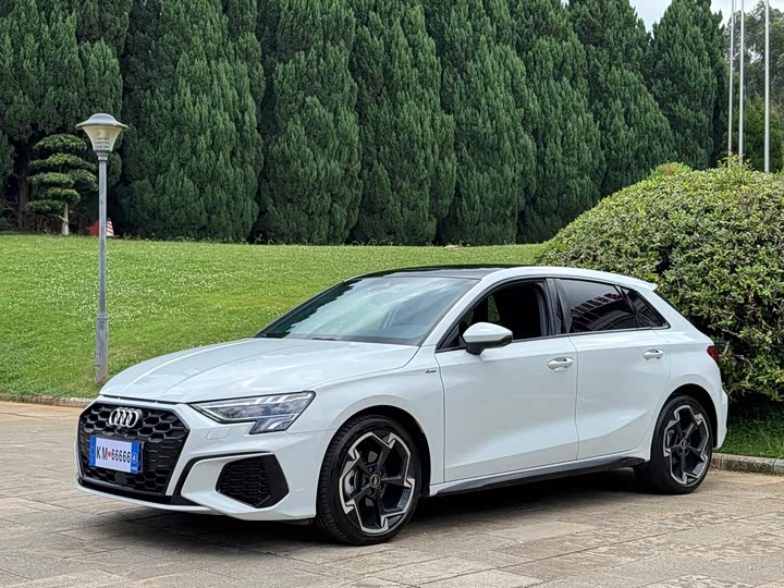 Audi A3 2023 Sportback 35 TFSI luxury sports model