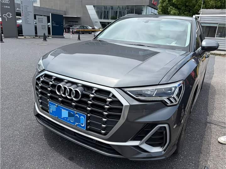 Audi Q3 2022 35 TFSI Fashionable and Dynamic