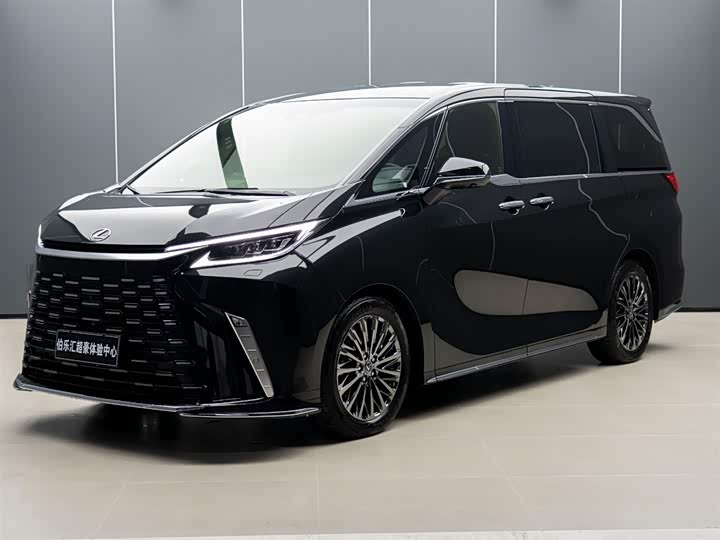 Lexus LM 2023 500h six-seater premium version