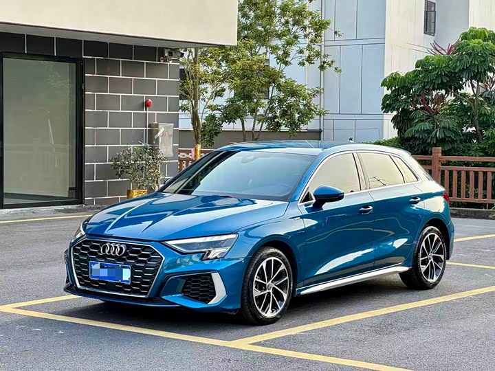 Audi A3 2021 Sportback 35 TFSI aggressive sports model