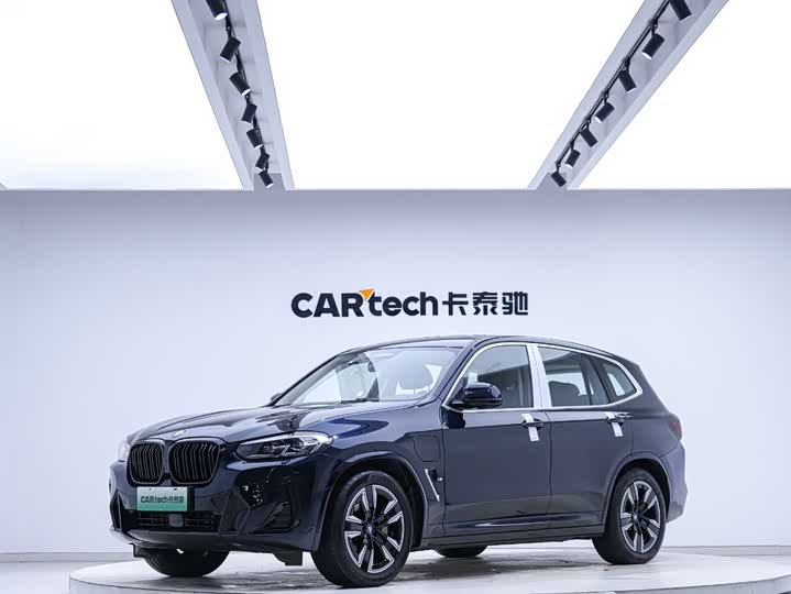 BMW iX3 2022 facelift leading model
