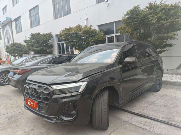 Q7 2024 Model 45 TFSI quattro S line Version
