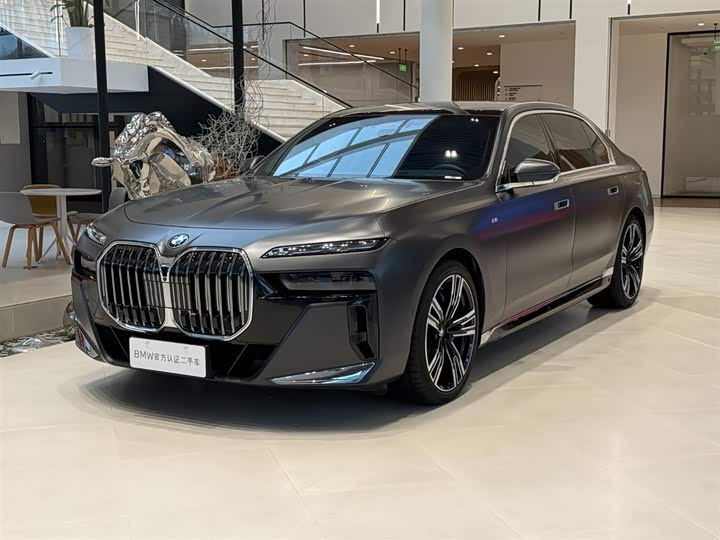 7 2023 Model 740Li Deluxe Version M