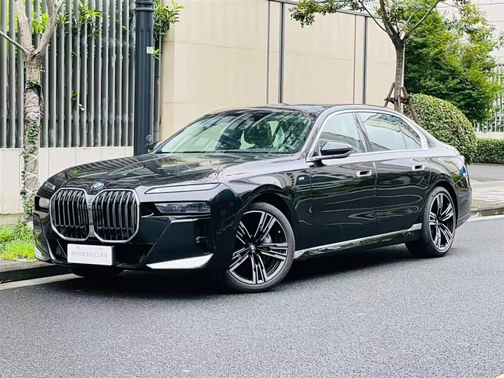 7 2023 Model 740Li Version M
