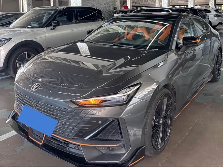 Changan UNI-V 2022 1.5T Smart Pilot Edition