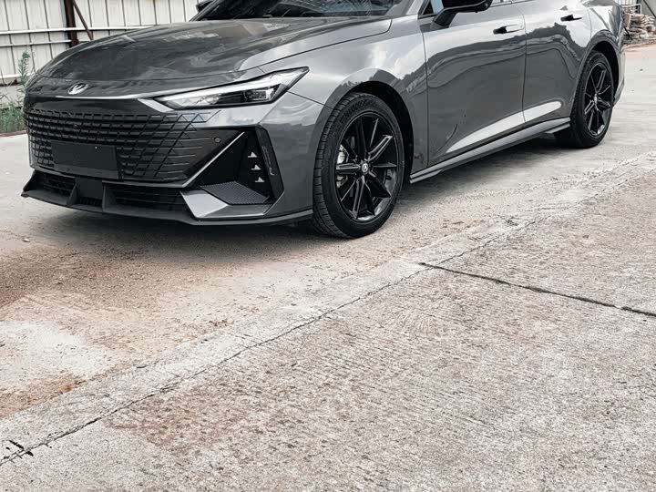 Changan UNI-V 2022 1.5T ZunGui Edition