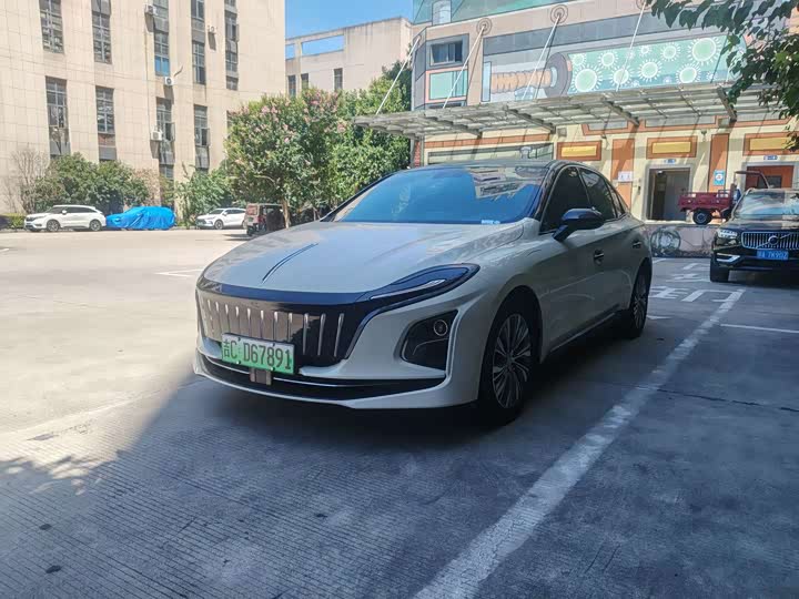 Hongqi E-QM5 2022 431km Charging Enjoyment Edition