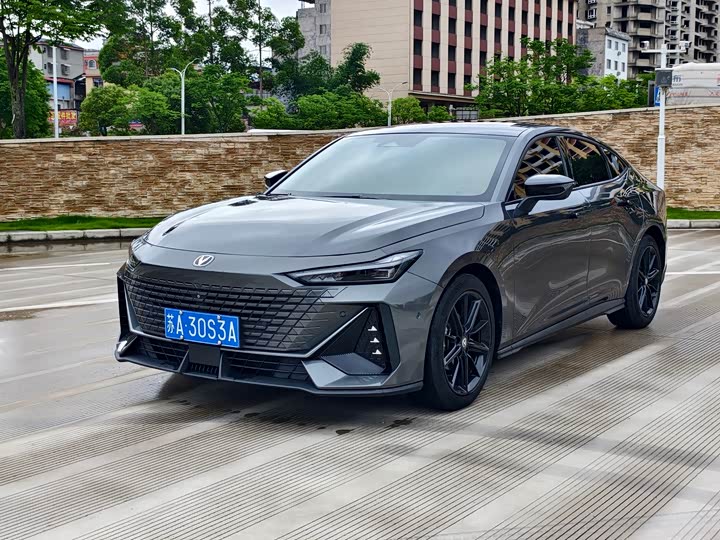 Changan UNI-V 2023 1.5T Smart Pilot Edition