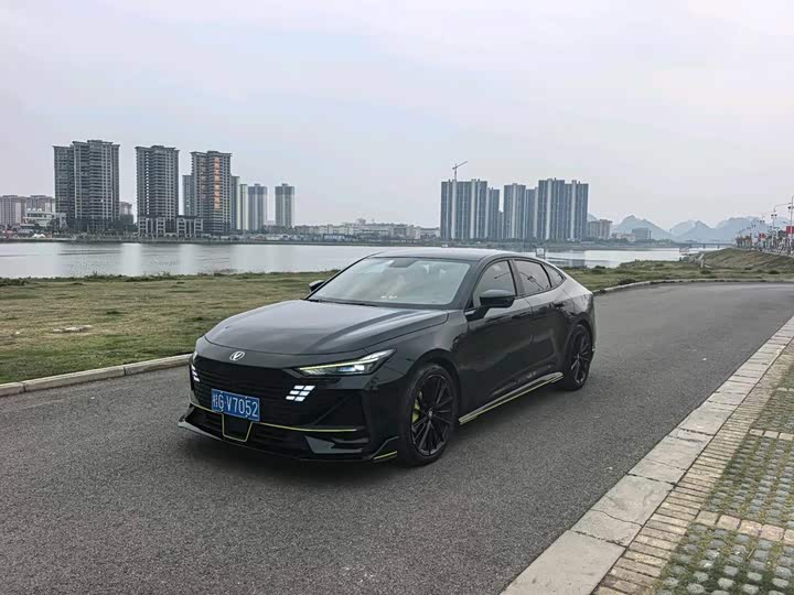 Changan UNI-V 2022 1.5T Smart Pilot Edition