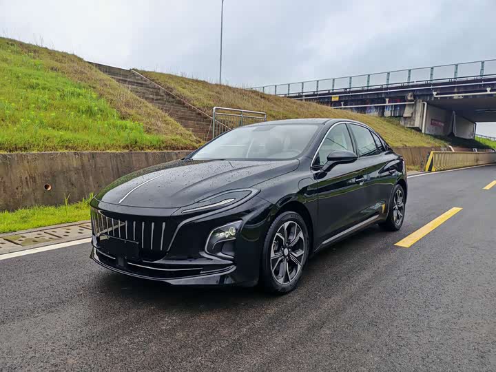 Hongqi E-QM5 2022 431km Charging Enjoyment Edition