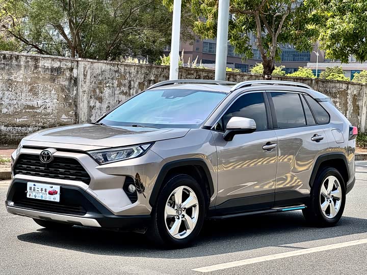 RAV4 Rongfang 2021 2.0L CVT two-wheel drive fashion version