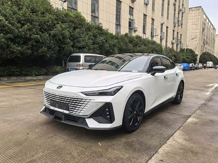 Changan UNI-V 2022 1.5T Smart Pilot Edition