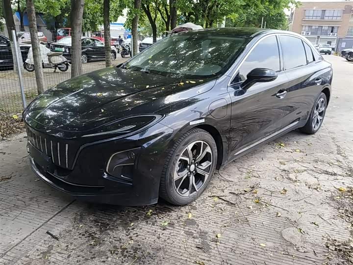 Hongqi E-QM5 2023 basic travel version