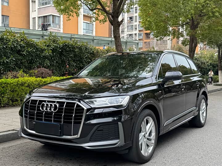 Audi Q7 2023 45 TFSI quattro S line sports
