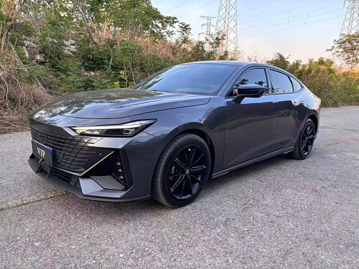 Changan UNI-V 2023 1.5T Deluxe Edition