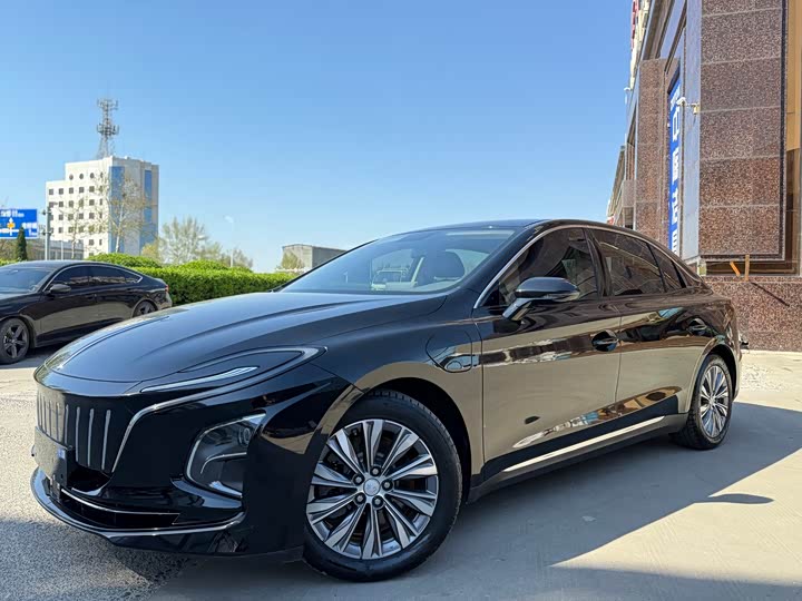 Hongqi E-QM5 2024 450km travel version