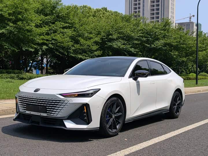 Changan UNI-V 2023 1.5T Smart Pilot Edition