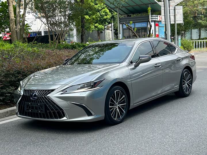 Lexus ES 2021 300h Exclusive Edition
