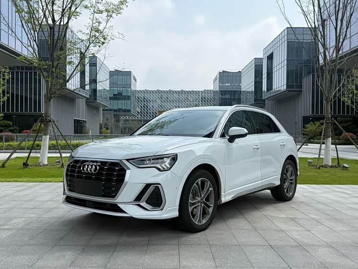 Q3 2021 Model 40 TFSI Fashion Version