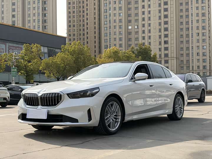 2024 2024 BMW 5 Series 525Li Luxury Line
