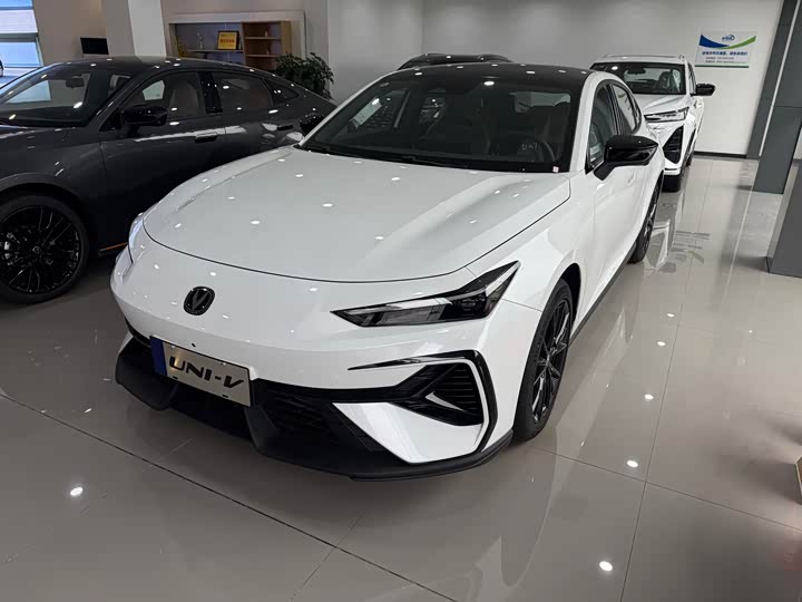 Changan UNI-V 2025 Third Generation 1.5T 500Bar Prestige Edition