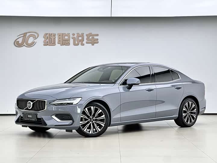2022 2023 Volvo S60 B4 Plus Luxury