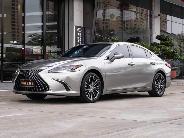 2024 Lexus ES 2022 300h Luxury Edition