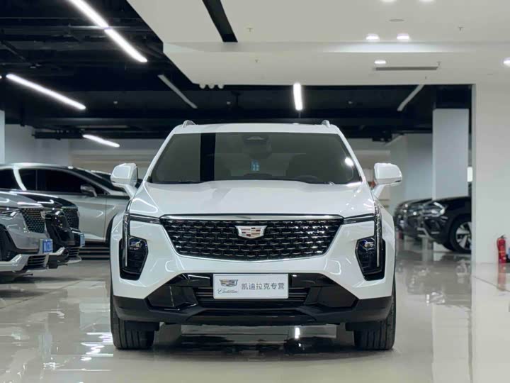 Cadillac XT4 2024 28T two-wheel drive luxury model